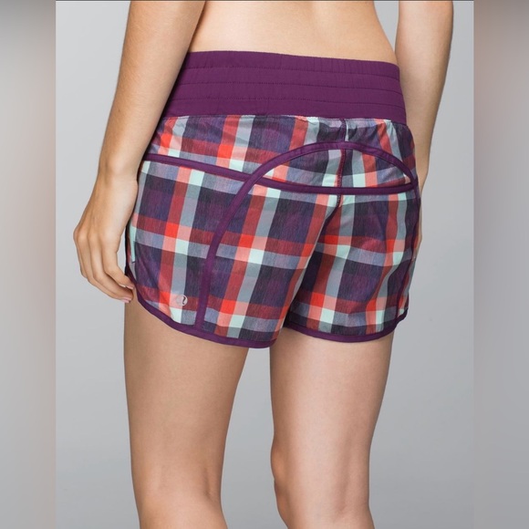 Lululemon size 8 Tracker Short II Wheezy Check Multi Heathered Berry Yum Yum Run - Picture 3 of 11